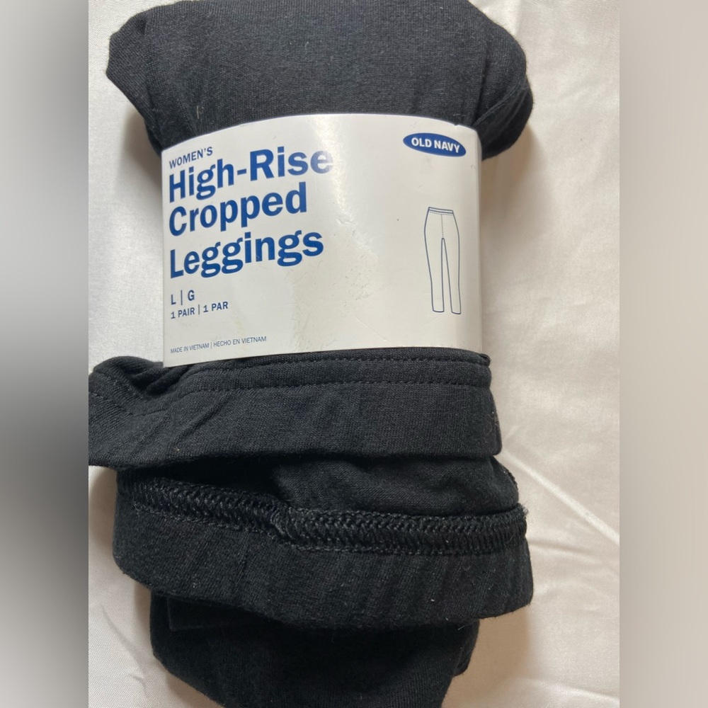 Old Navy High-Rise Cropped Leggings Black Size Large NWT